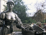 Bronze Statue of Molly Malone  Grafton Street  Dublin  County Dublin  Eire (Ireland)