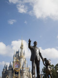 Statue of Walt Disney and Micky Mouse at Disney World  Orlando  Florida  USA