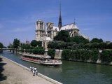 Notre Dame Cathedral from Quai De Montebell0  Paris  France