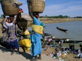 Women with Baskets of Laundry on Their Heads Beside the River  Djenne  Mali  Africa