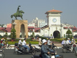 Tran Nguyen Han Statue  Ben Thank Public City Market  Ho Chi Minh City (Saigon)  Vietnam