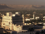Sultan's Palace and Say'Un Village  Wadi Hadhramawt Valley  South Yemen  Yemen  Middle East