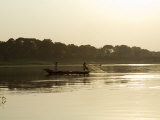Fishermen on the Narmada River  Maheshwar  Madhya Pradesh State  India