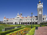 Park Near Ornate Railroad Station  Dunedin  South Island  New Zealand