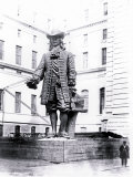 Statue of William Penn in Courtyard of City Hall  Philadelphia  Pennsylvania