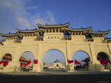 Archway and Chiang Kai Shek (Chiang Kaishek) Memorial Hall  Taipei  Taiwan  Asia