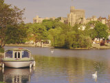 The River Thames and Windsor Castle  Windsor  Berkshire  England  UK