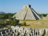 El Castillo  Pyramid of Kukolkan  Chichen Itza  Mexico