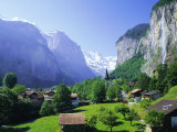 Lauterbrunnen and Staubbach Falls  Jungfrau Region  Swiss Alps  Switzerland  Europe