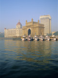 Gateway of India Arch and Taj Mahal Intercontinental Hotel  Mumbai  Maharashtra State  India