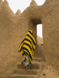 Woman outside Mud Mosque in Segoukoro  Segou  Mali