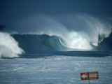 Crashing Waves  Oahu  Hawaii