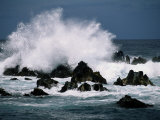 Waves Crashing against Rocks