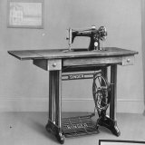 Pedal Foot Singer Sewing Machine
