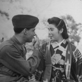 GI Teaching a Japanese Girl How to Speak in English in the Park