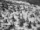 650 Motorcyclists Race Through the Mojave Desert