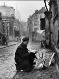 Young Artist Paints Sacre Coeur from the Ancient Rue Narvins