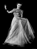 Model Wearing Evening Dress of Net Skirt with Silver Metal Bodice