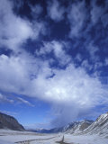 James Dalton Highway and the Alaska Pipeline  Brooks Range  Alaska  USA