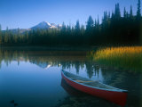 Canoe in Sparks Lake  Broken Top Mountain in Background  Cascade Mountains  Oregon  USA