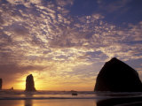 Needles and Haystack Rock  Cannon Beach  Oregon  USA