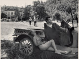 Nude Model Doris Fischer takes a break from posing for Students at Oxbow  Art Institute of Chicago