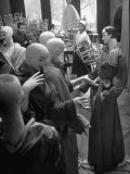 Bald Dummies Save Money by Replacing Models When Private Customers See the Clothes