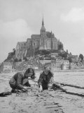 American Travelers Building a Sand Replica of France's Medieval Abbey at Mont Saint Michel