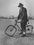 Eccentric Square-Wheeled Bicycle