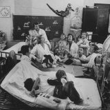 Nurses and Animals Watching One of the Hospital's Methods of Using Therapy with Animals