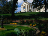Virginia State Capitol Building and Gardens  Richmond  USA