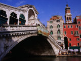 Ponte Rialto (Rialto Bridge) Over River Venice  Italy