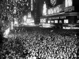 Three Quarters of a Million People Crowd into Times Square