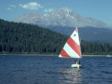 Sailing on Lake Siskiyou  Mt Shasta  CA