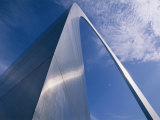 Looking up at the St Louis Arch