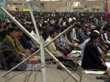 Iraqis Pray