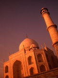 Taj Mahal and Minaret at Sunrise  Agra  Uttar Pradesh  India