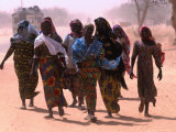 Women Walking Out of Town  Maradi  Niger