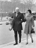 Telly Savalas Walking Arm in Arm in London with His Wife  Marilynn Gardner  February 1968