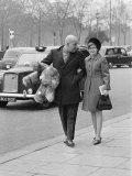 Telly Savalas Walking Arm in Arm in London with His Wife  Marilynn Gardner  February 1968