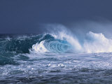 Waves on the North Shore of Oahu  Hawaii  USA