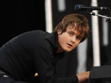 Tom Chaplin of Keane on Stage at the 2007 Isle of Wight Festival
