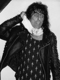 American Rock Singer Alice Cooper Jokes After a Stage Stunt Went Wrong at Wembley Arena