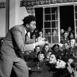 Frankie Howerd Entertaining Troleaving For Korea  June 1952