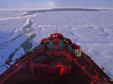 Russian Nuclear Icebreaker  Forges Towards the North Pole