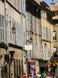 Shoppers on Rue D'Italie in Aix-En-Provence