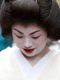 Geisha Looking Down  Pontocho
