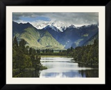Cloud-Shrouded Mt Cook Reflected in Lake Matheson  Near Town of Fox Glacier  South Island