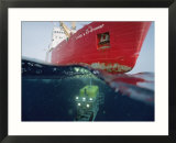 Global Explorer  an ROV Capable of Diving 9 400 Foot Works off Ship