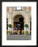 Sidewalk Cafe in the Marais  Paris  France